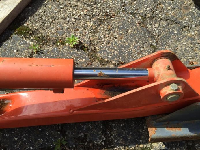 Ako odstrániť hrdzu z hydraulických valcov