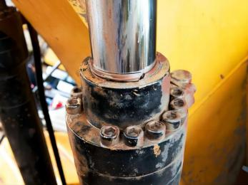 Riešenie problémov s hydraulickým valcom: Stručný sprievodca