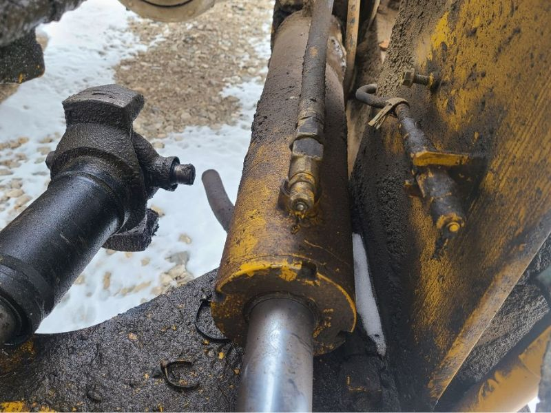 Pochopenie problémov trhajúcich hydraulických valcov