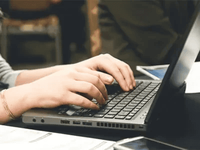 Jednočinný hydraulický valec v banskom priemysle