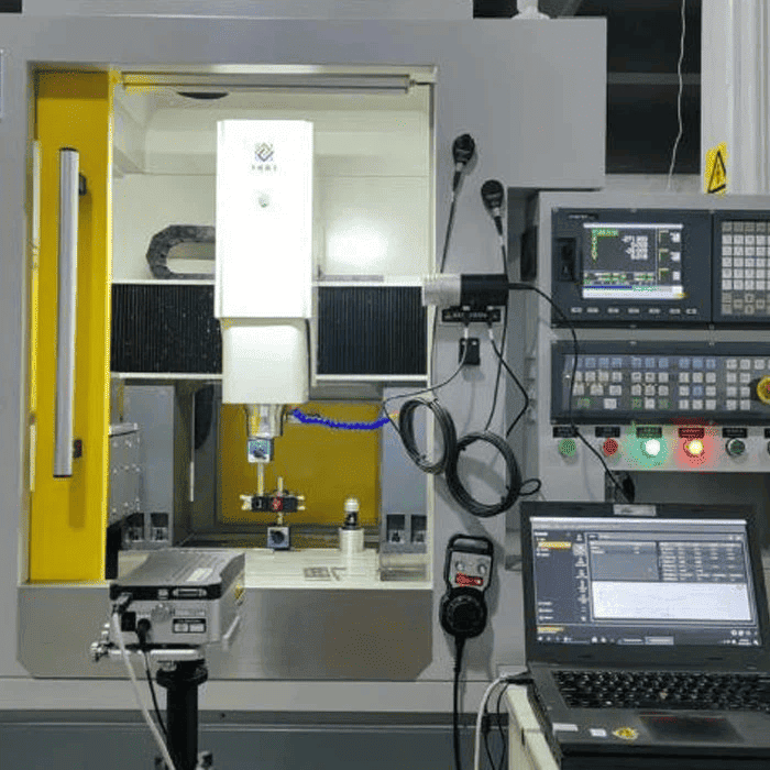 4-osový CNC sústruh na drevo